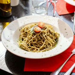 SPAGHETTI AL PESTO